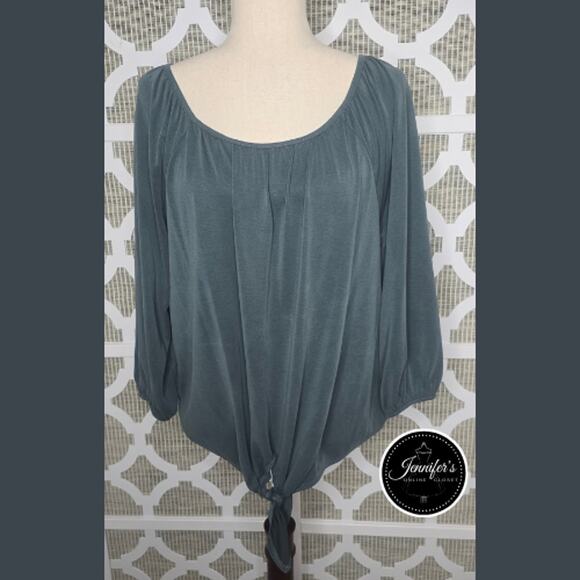 Green Envelope Sage Green Scoop Neck 3/4 Sleeve Front Tie Blouse Size M - Picture 1 of 9